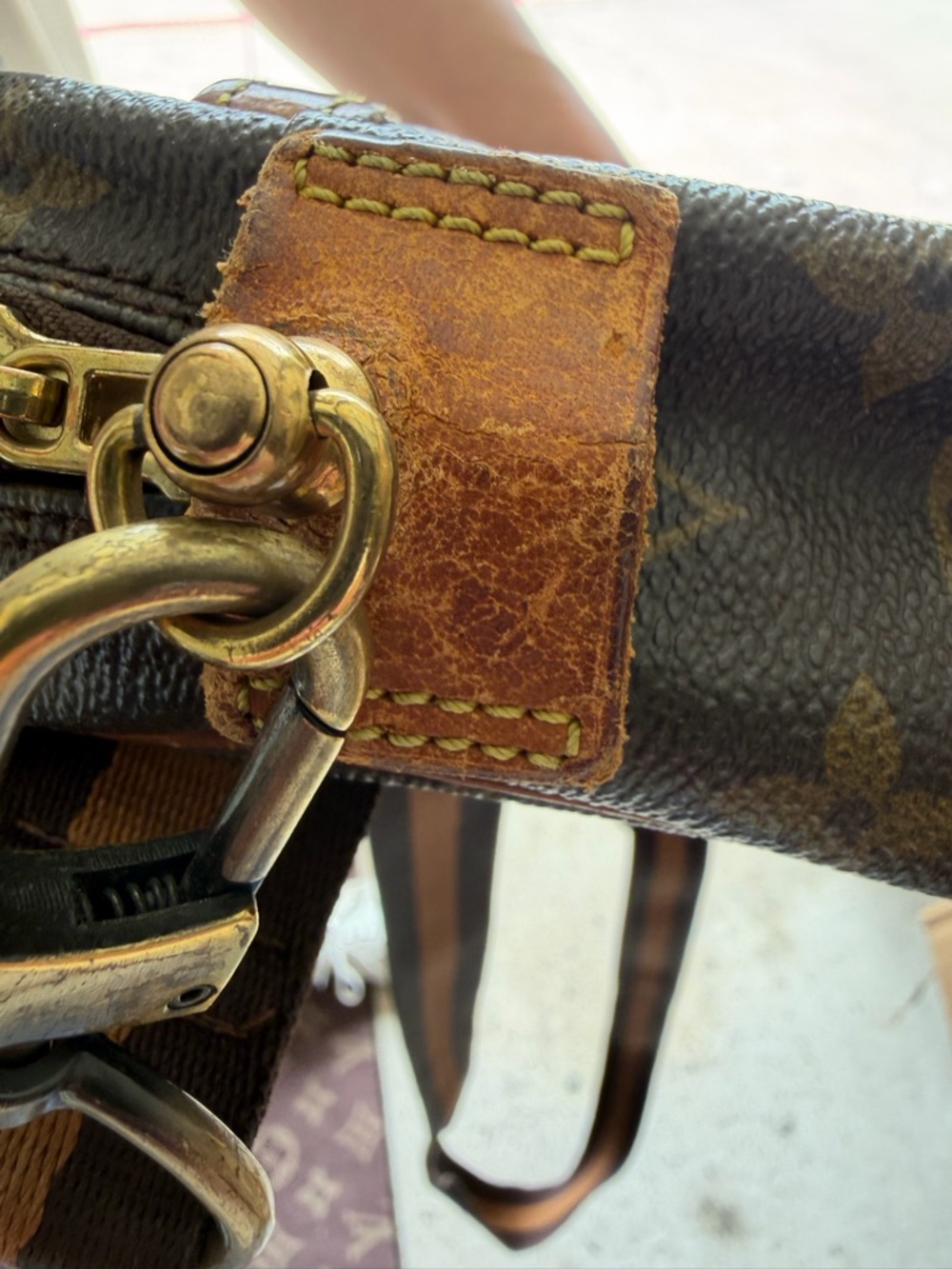 Louis Vuitton Tan Jeune Textured Leather bag - Picture 8 of 13